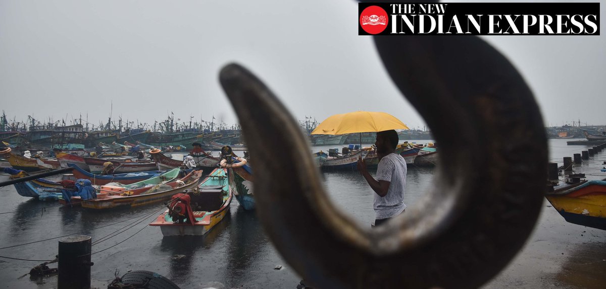 Jawahar_TNIE's tweet photo. Chennai - Fishing boats anchored at Kasimedu Fishing harbour after the fishermen warned not venture into sea while the low pressure over Bay of Bengal expected to hit Chennai coast @shibasahu2012 @xpresstn @NewIndianXpress https://t.co/ebHamnRSYf