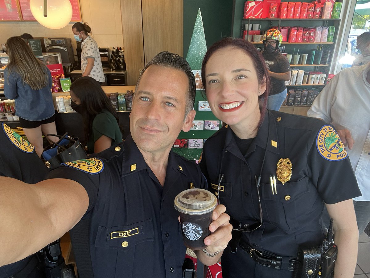 FreddieCruz16's tweet photo. BIG THANKS @Starbucks for hosting a Wonderful @CoffeewithaCop event in the Gorgeous Edgewater. Nice to reconnect with great folks. @CommKCarusoMPD @MGonzalezMPD @TCarrollMPD @MoralesMiamiPD @kenforflorida @BNAedgewater ☕️ https://t.co/FNsbbpqoCm