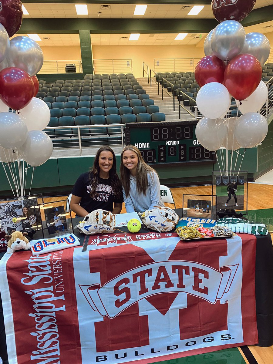 ReaganSipll's tweet photo. I am so extremely proud of these girls, for all their hard work and dedication! I can’t wait to watch y’all play at the higher level❤️ @KylieRogers2022 @gabby_coffey_20 @elizabethmoff16 @mollygmcdougal https://t.co/p4QxGant3b