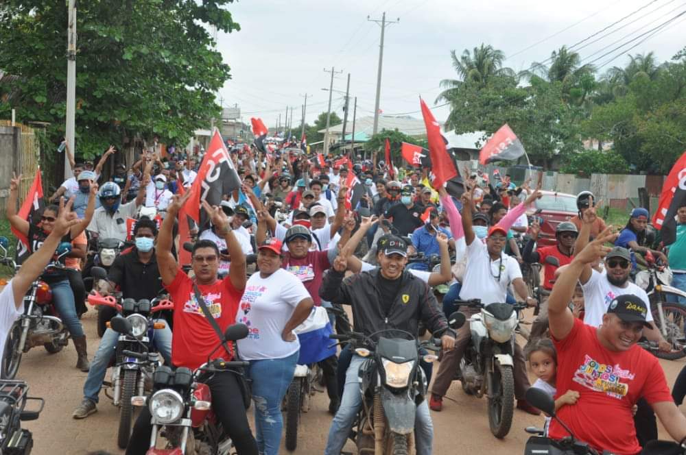 #TodosJuntosVamosAdelante | La militancia sandinista de Puerto Cabezas celebró el triunfo del Comandante Daniel Ortega y la compañera Rosario Murillo en las #EleccionesSoberanas2021 !!✊🏻🔴⚫🇳🇮

#SiempreMasAlla 
#FuerzaDePuebloQueVence