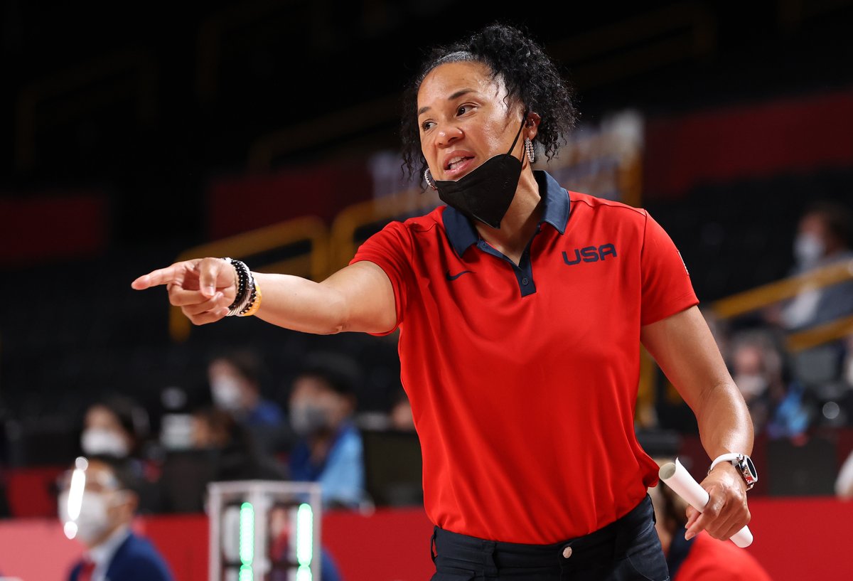 psk_collective's tweet photo. #PSKCollective celebrates @dawnstaley and her new contract ...an emphatic statement in support of #EqualPay #ThePowerOfWe #MorePlease https://t.co/SM4FBDCfZN https://t.co/59cddtnAiY