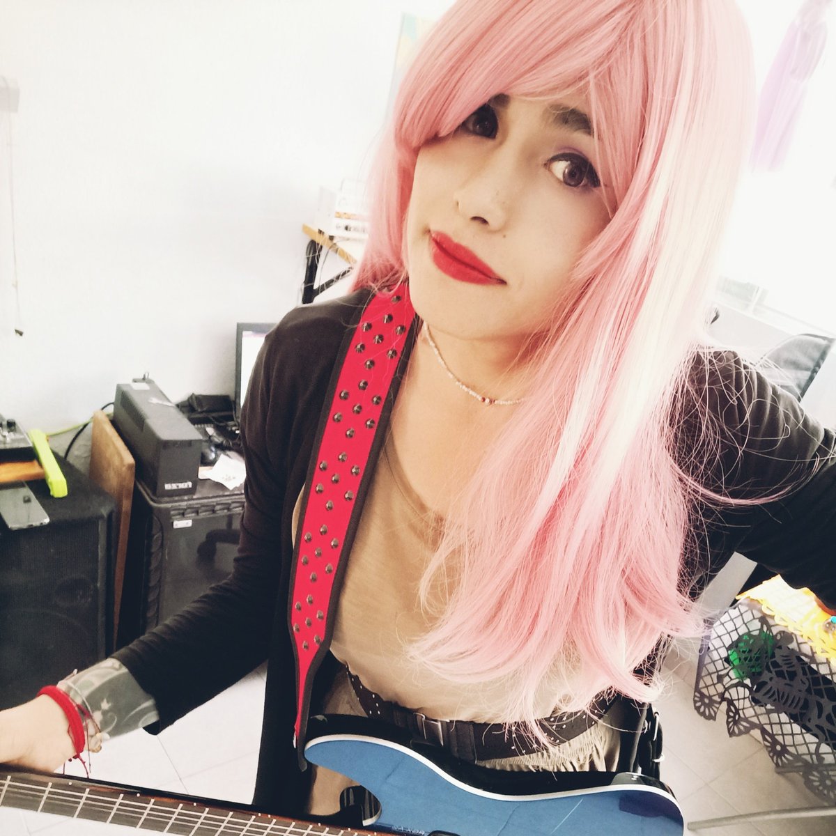 HepburnRei's tweet photo. Don't Stop Beliving! - #CupCup #NewProfilePic #GuitarGirl #NuevaFotoDePerfil https://t.co/P4gS70vduJ