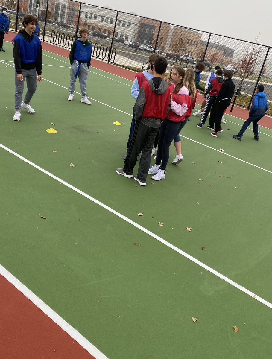 heath254's tweet photo. Ss simulating the Revolution War by playing capture the flag #soarERMSeagles https://t.co/MgWYpzmMqH