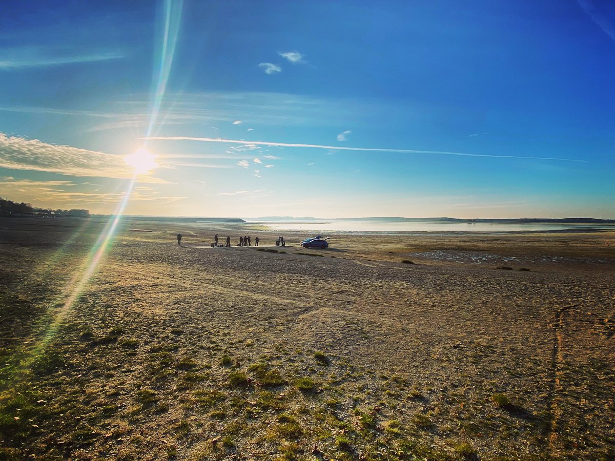 clemmeunier's tweet photo. Tournage avec un certain Claude ;-) sur la plage de Mesnil Saint Père 😍 ! @KohLantaTF1 @TopGear_FR @France3CA #Posey #Moteur #CaPulse https://t.co/29kKJTggiA