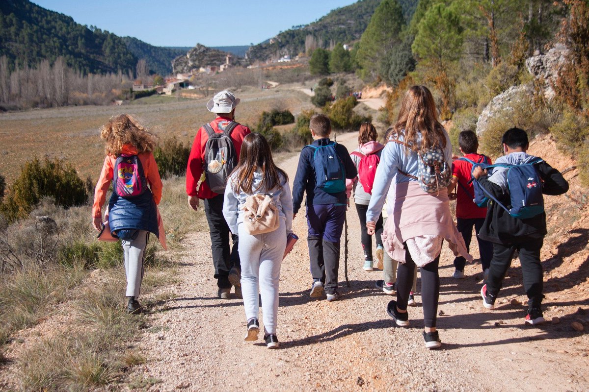 AlFerGil's tweet photo. Disfrutando del otoño en #Fuertescusa, en plena Serranía de Cuenca. 5,5km por el SL CU-13 "Sendero del Cañizar" con @CraGuadiela y @ceipsantaanacu #SomosDeporteCLM https://t.co/bSqDnJOsIl