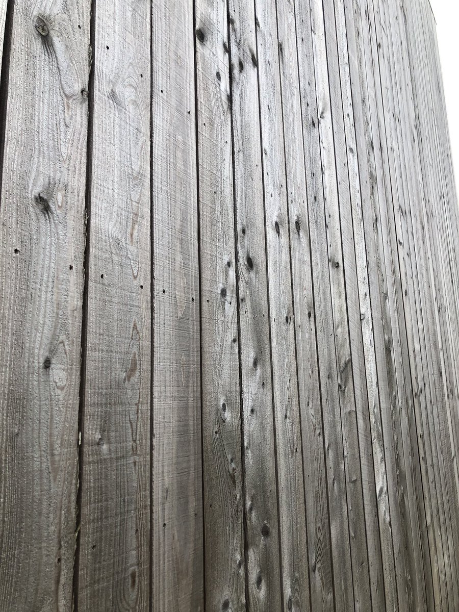 Vorig jaar heeft <a href="/glk/">GLK&</a>, voor de bouw van een uitkijktoren bij Wekerom, lariks hout geleverd afkomstig uit het #WekeromseZand. Door de hoge duurzaamheidsklasse is het hout prima onbehandeld buiten te gebruiken en krijgt het een mooie grijze kleur. #kwaliteitshout