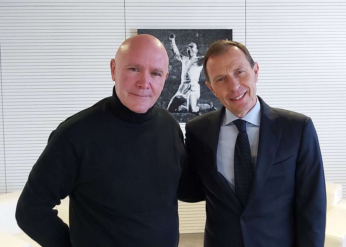 marcelhbrunner's tweet photo. Encantado de haber realizado una entrevista a Emilio Butragueño, @ButraguenoRM figura mítica del fútbol y director de RR institucionales de @realmadrid
Gran persona, culta, amable, educada y cercana a la que ha sido un placer conocer un poco mejor
Y... ¡somos de la misma quinta! https://t.co/XE48TjKUNv