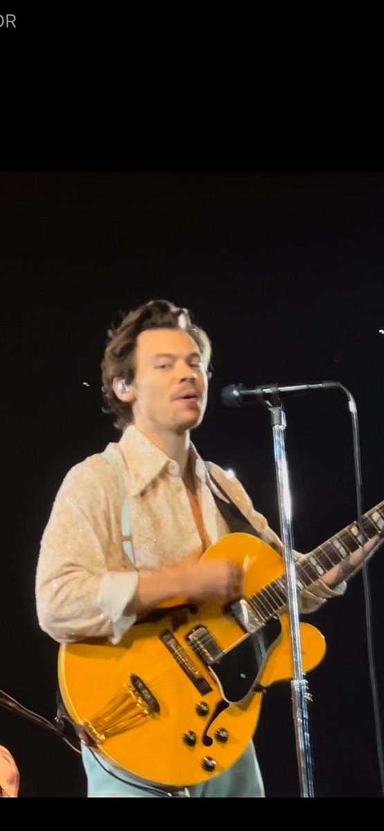 HighOnStylez's tweet photo. Im sorry.... BUT isn't he looking right at me... i CAN NOT deal with this. Best night of my life, take me back please.  @Harry_Styles Was it my hair? or was it my glow? 😂😏
#LoveOnTour #HarryStyles #Boston https://t.co/uHdBmXFjna