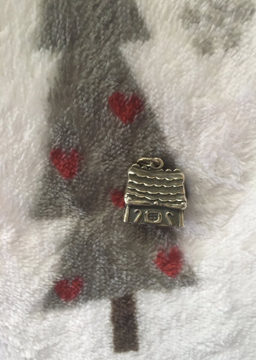 247LovingLife's tweet photo. #etsy #JamesAvery #SterlingSilver #Accessoires #beautiful #Gingerbreadhouse #Charms #Gifts #jewelry #charmbracelets #christmas #jewelrylovers #ChristmasCountdown #charmbracelets #christmascharms #christmas2021 https://t.co/NIGYdDEeaq https://t.co/jKaOib7kw5