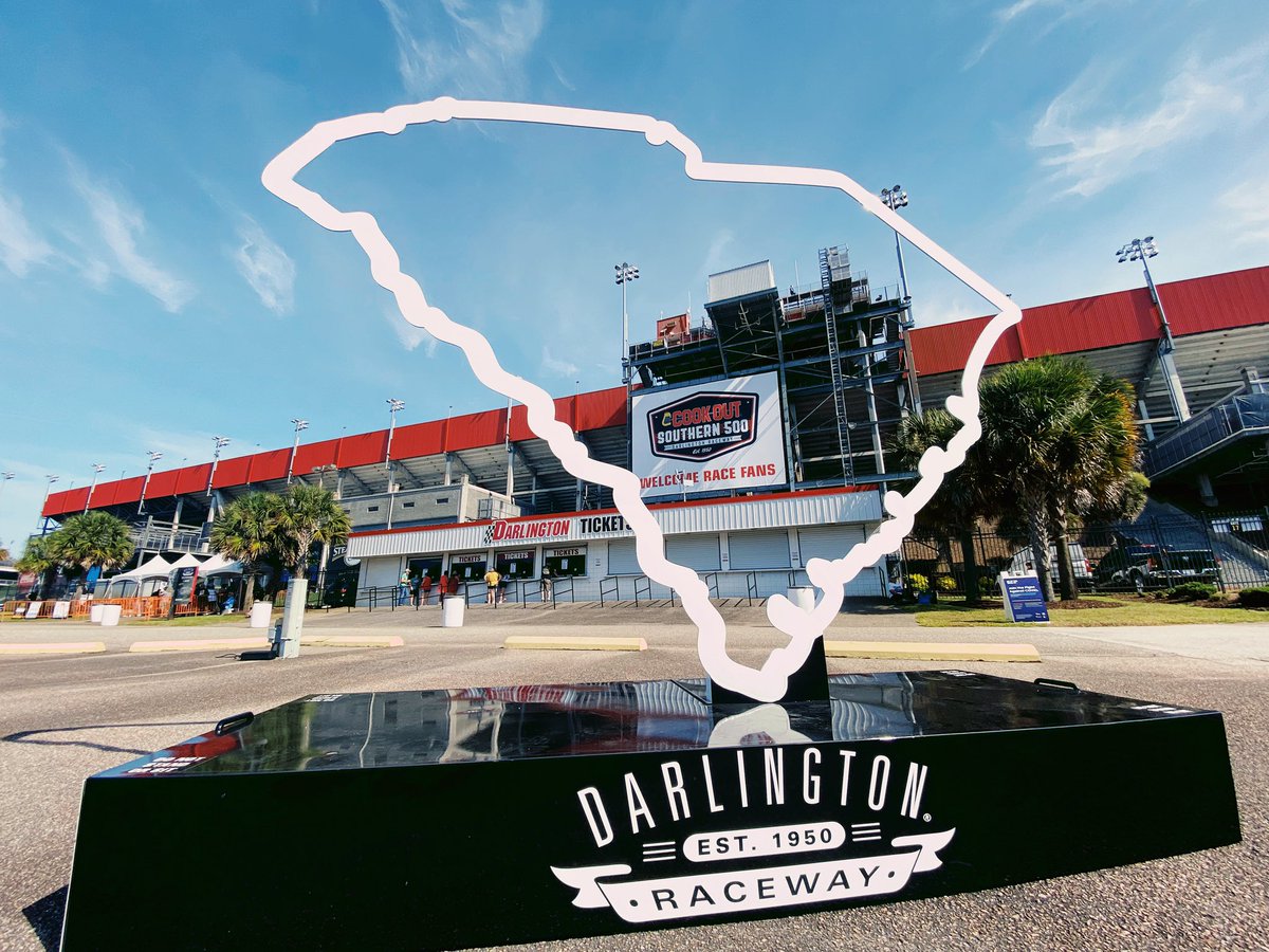 JKSincorporated's tweet photo. With the end of the 2021 Cup season, we’re looking back to some of our favorite @NASCAR projects from this year.
🏁: Thanks to @MartinsvilleSwy for the first photo and @TooToughToTame for the last!
#EnergizingBrandsSince1983 | #TrackServices | #NASCAR https://t.co/0jse5xtCo2