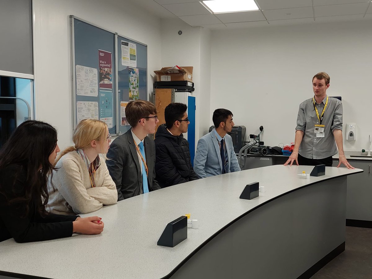 rlsphysics1's tweet photo. A massive thank you to @networkrail and EK Robotics for coming in today and taking to out students about their routes into Engineering and what their job entails #MeetTheEngineers #TEWeek21 #EKRobotics #Networkrail @TheRoyalLatin @RLSLatInnovate @WorkRls https://t.co/aKe3l7IEX0