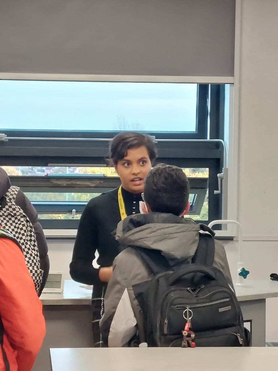 rlsphysics1's tweet photo. A massive thank you to @networkrail and EK Robotics for coming in today and taking to out students about their routes into Engineering and what their job entails #MeetTheEngineers #TEWeek21 #EKRobotics #Networkrail @TheRoyalLatin @RLSLatInnovate @WorkRls https://t.co/aKe3l7IEX0