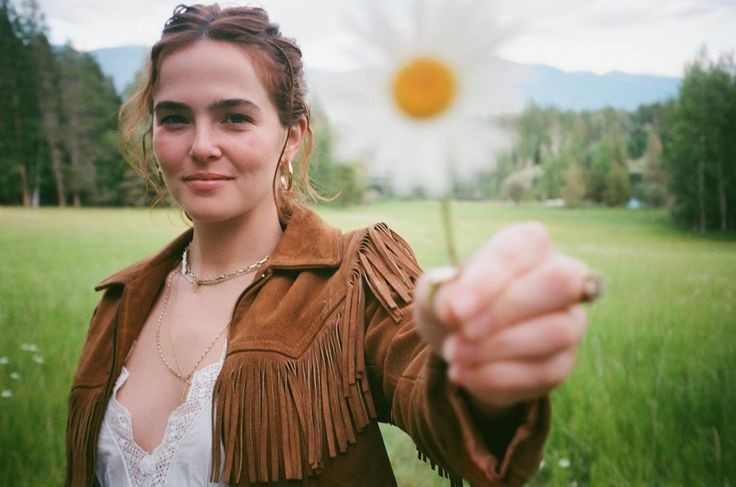 Happy birthday to the most beautiful girl, ZOEY DEUTCH! 