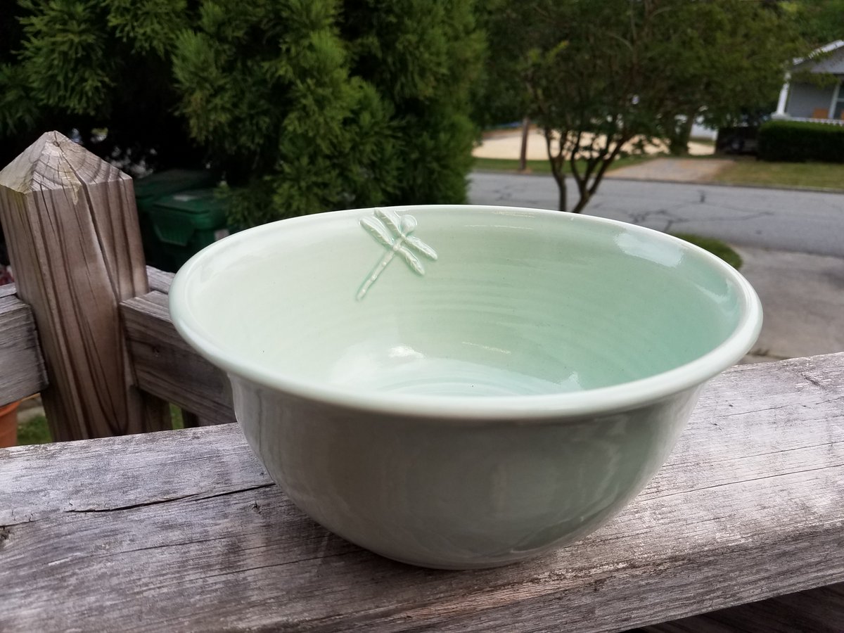 kbrookehoward's tweet photo. We are getting ready for the sale on Saturday &amp; look forward to seeing you there! I'll be bringing these "veggie" bowls. Perfect for side dishes on your holiday table! Also great as salad bowls &amp; mixing bowls. 
#kellybrookepottery #christmasshopping #holidayartsale #handmadegifts https://t.co/8xEaPfRGjW