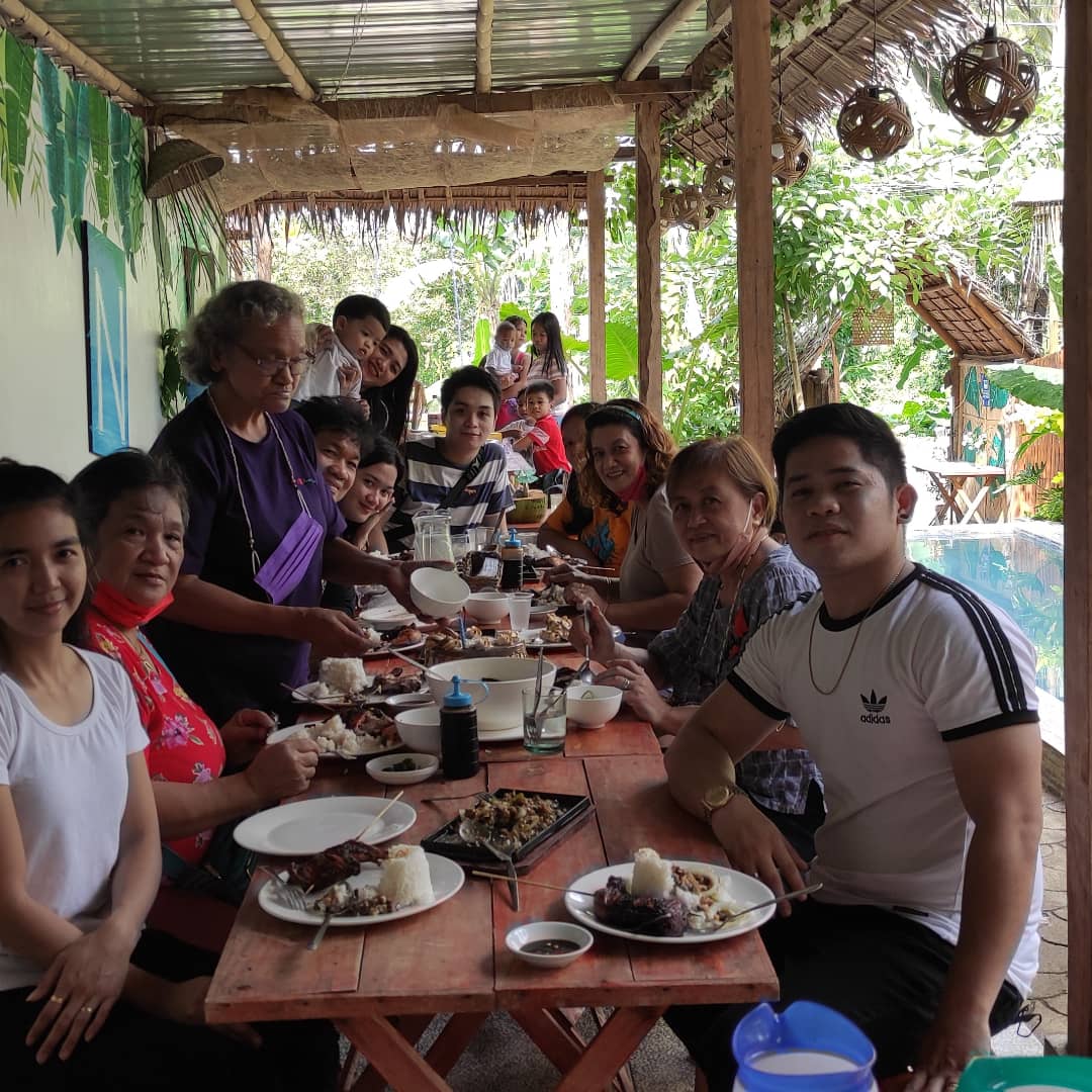 Sherlamaine's tweet photo. Happiest Birthday sa Maganda kung Nanay 🎂🥂🥰😘 Salamat sa pag aalagang walang kapantay at sa Pagmamahal na walang hinihintay na kapalit . Ikaw ang number ONE . 
May you have a thousand more birthdays to celebrate . I love you Always Nay . ��🧡💋💋GOD BLESS US .🙏 https://t.co/fXnco3fMEz