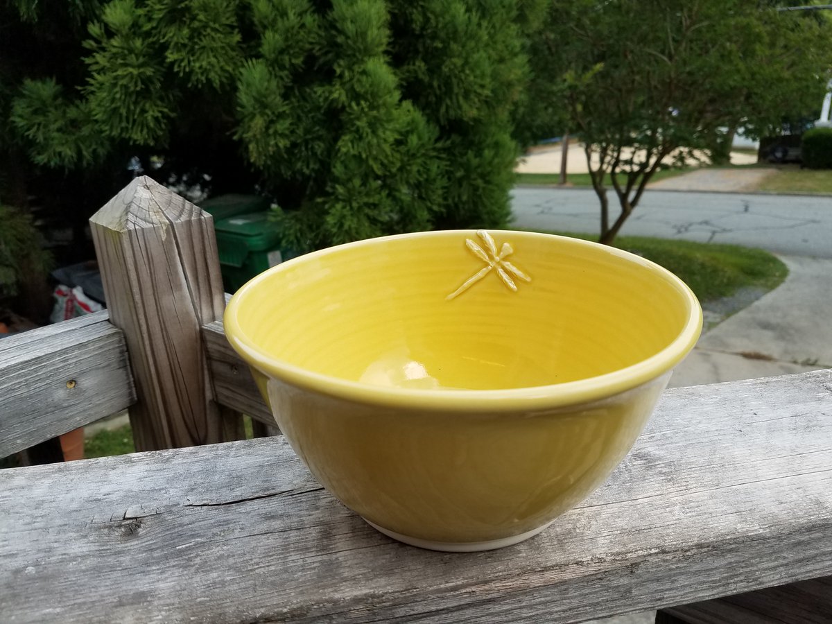 kbrookehoward's tweet photo. We are getting ready for the sale on Saturday &amp; look forward to seeing you there! I'll be bringing these "veggie" bowls. Perfect for side dishes on your holiday table! Also great as salad bowls &amp; mixing bowls. 
#kellybrookepottery #christmasshopping #holidayartsale #handmadegifts https://t.co/8xEaPfRGjW