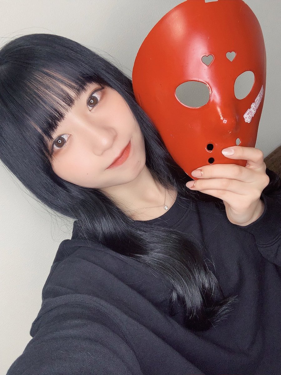morishitamao's tweet photo. 本日11月11日で19歳になりました🔥

いつも支えてくれるファンの皆さん、メンバー、スタッフさん、友達、産んでくれた両親に感謝を忘れず今年も私らしく頑張ります！
これからもよろしくお願いします✨

赤仮面と共に❤️❤️❤️

 #仮面女子  #森下舞桜 https://t.co/fYQyX5lLxB