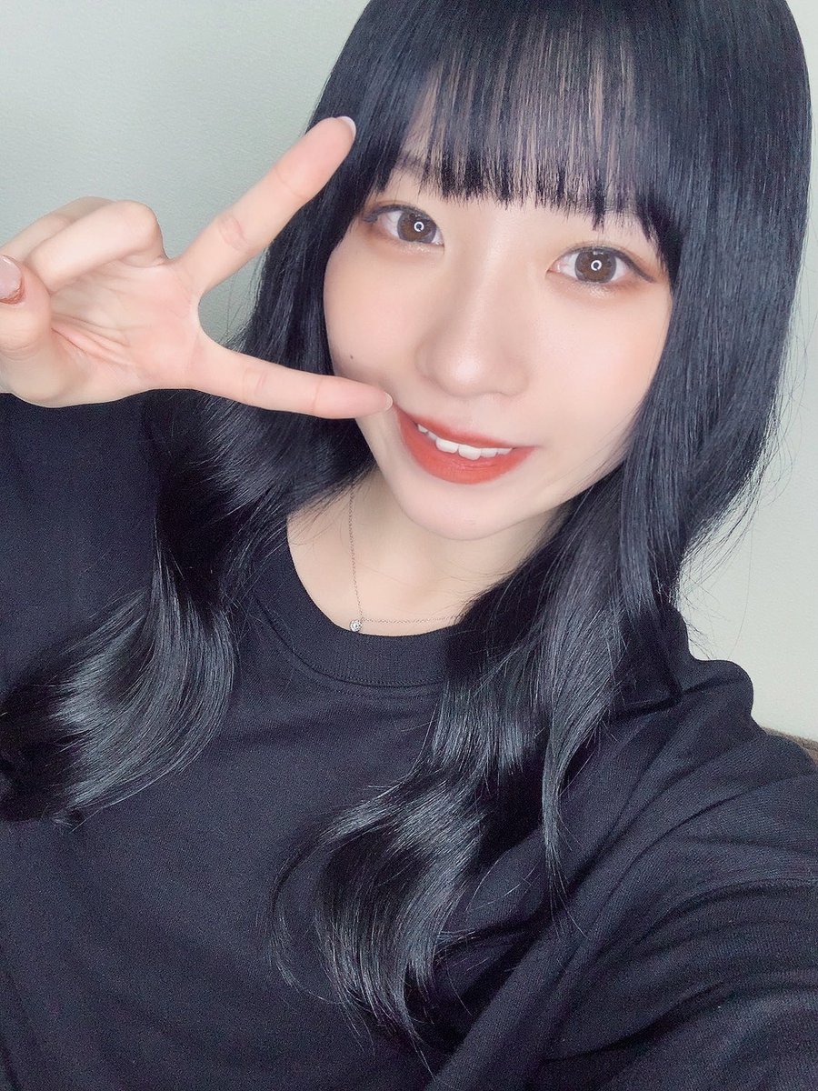 morishitamao's tweet photo. 本日11月11日で19歳になりました🔥

いつも支えてくれるファンの皆さん、メンバー、スタッフさん、友達、産んでくれた両親に感謝を忘れず今年も私らしく頑張ります！
これからもよろしくお願いします✨

赤仮面と共に❤️❤️❤️

 #仮面女子  #森下舞桜 https://t.co/fYQyX5lLxB
