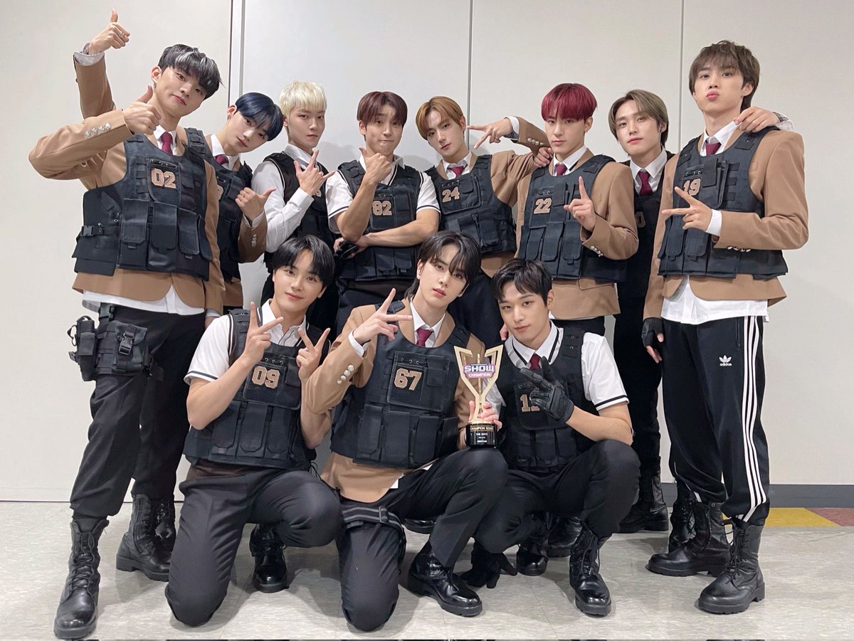 eric2212_'s tweet photo. #MAVERICK2ndWin ดีใจด้วยนะคับบคนเก่งทั้ง 11 ดีใจทั้งถ้วยแรกและสองเลย เติบโตขึ้นทุกคัมแบ็คเลยเย้ๆ 💗 https://t.co/q9WTeKH2fi