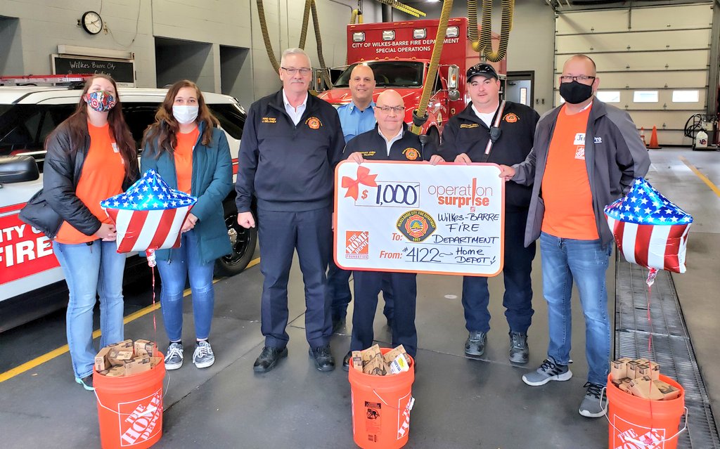 #4122 #OperationSuprise!
#TeamDepot gave Our local, Volunteer Fire Department a surprise check and smoke detectors! Many Veterans Volunteer with Our first responders! Thank you for all you do, each and every day!🧡🇺🇲🧡