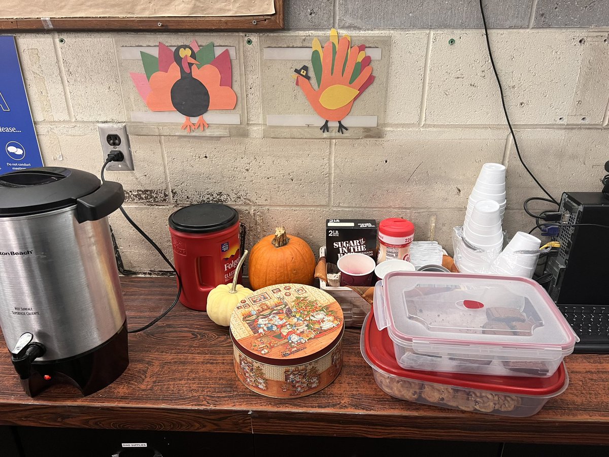 GLNorthDivision's tweet image. Welcome to UPS Petoskey! Have some coffee and a snack. 🙂