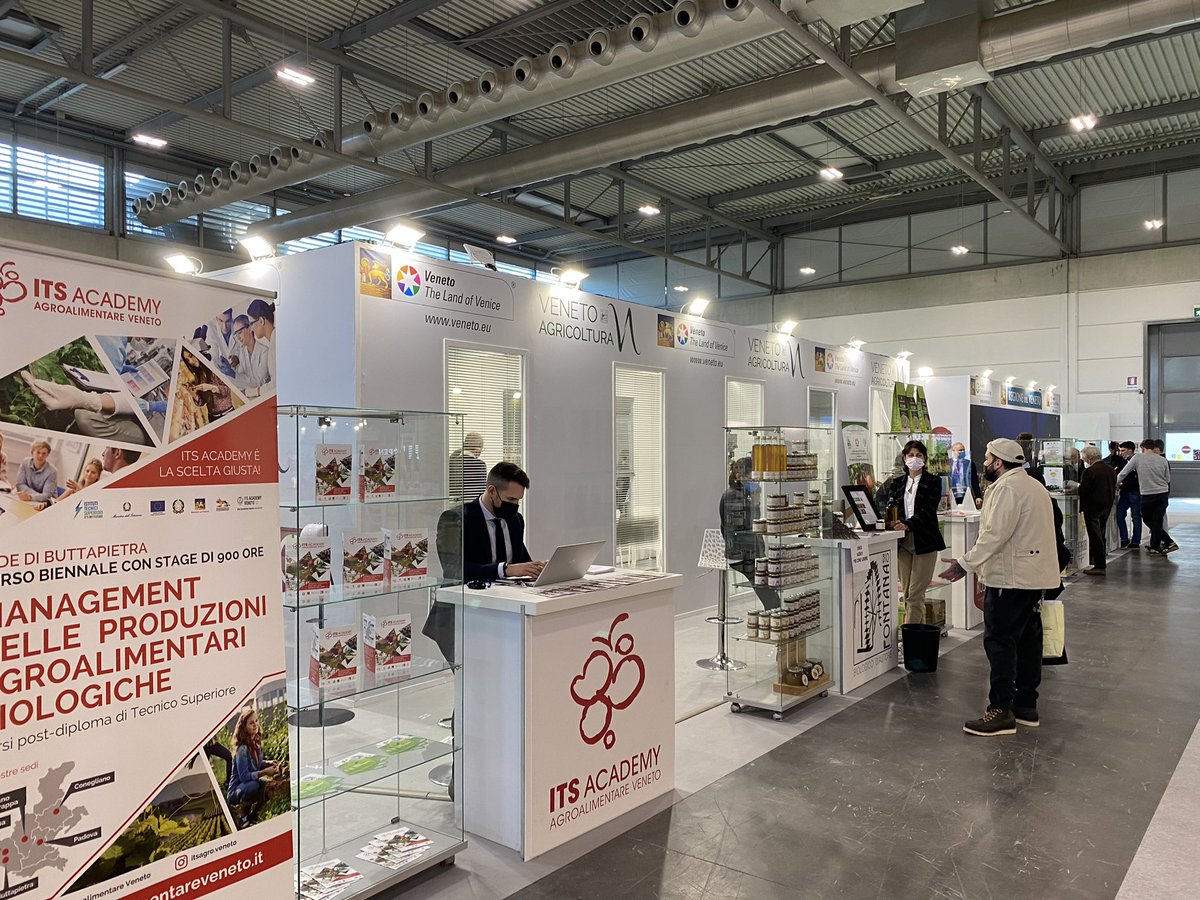 EuropeDirectVen's tweet photo. @BOpenTradeShow Verona, la Fiera del #biologico: alle ore 14:00 focus in diretta Facebook @VenetoAgricoltura sul latte biologico. Disponibili le registrazioni degli incontri di ieri e di questa mattina. Seguiteci!!! https://t.co/2KbXw39oIJ