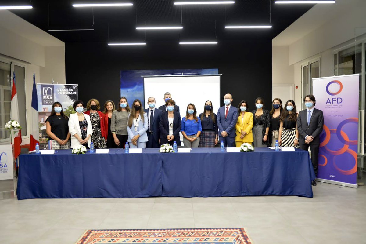 MaxenceDuault's tweet photo. Fier d’être aux côtés des acteurs de la #santé au 🇱🇧 pour signer les conventions de financement @AFD_France relatives à la poursuite du projet #santémentale : “Renforcement des capacités contre l’Exclusion, la Violence et les Addictions au #Liban”. #ReCEVAL https://t.co/m9DaovzCx1