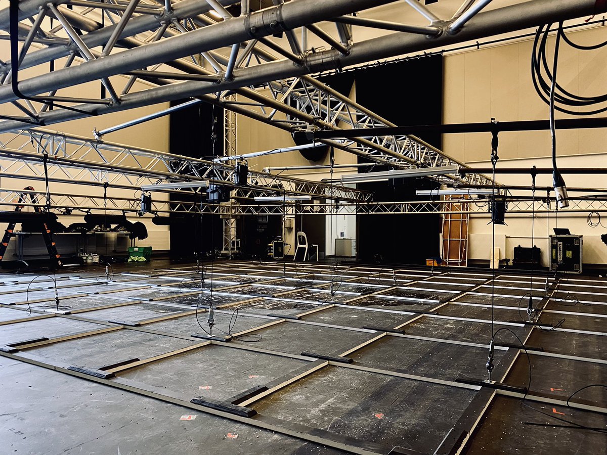 Rigging the roof piece for Thebans