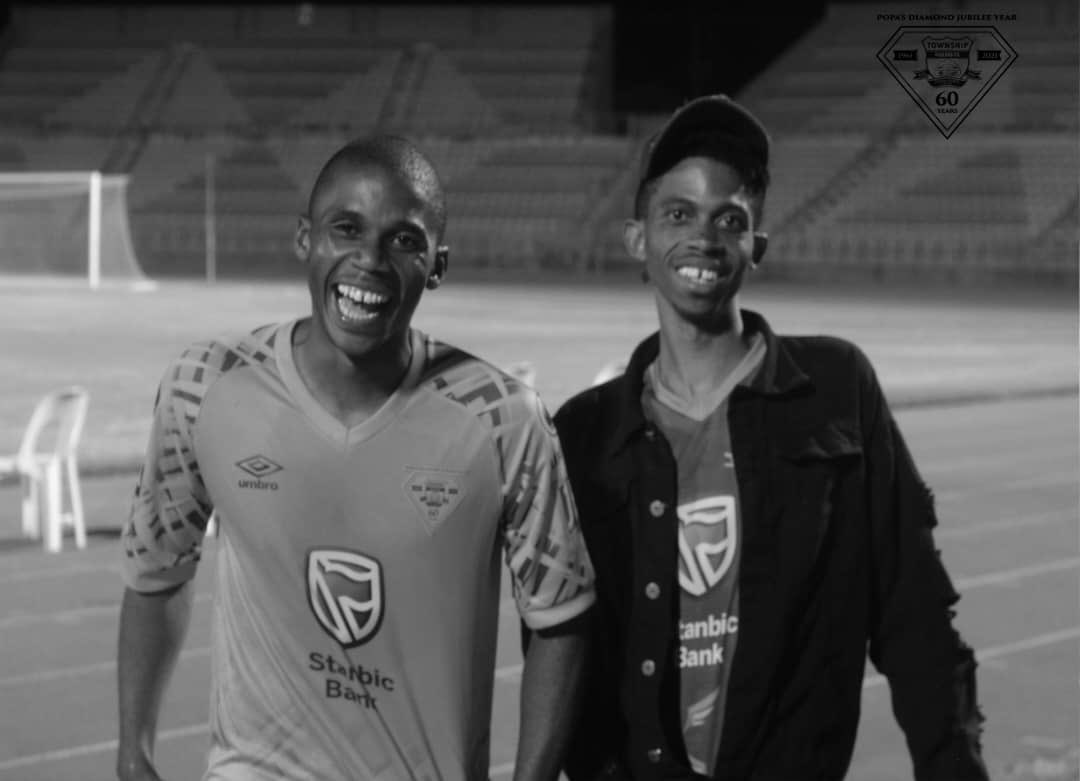 rollersfc's tweet photo. "Ke batla go tshwana Tlhalefo, ke spana ka thata ke Tinto..." Brothers Tlhalefo and Bofelo William Molebatsi after the Rollers-BDF game in Lobatse #WilliamLastKRM https://t.co/kgVUY7egem