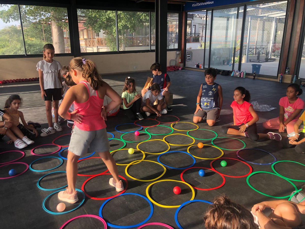 aimecesairedkr's tweet image. 1ère matinée du code : Les machines qui nous entourent ne font qu’exécuter des ordres (instructions). Je fais avancer mon robot par des instructions visuelles et gestuelles et je comprends ce qu’est un programme. 
#MorningCoding