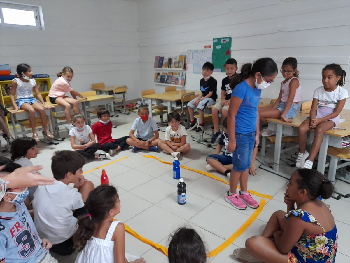 aimecesairedkr's tweet image. 1ère matinée du code : Les machines qui nous entourent ne font qu’exécuter des ordres (instructions). Je fais avancer mon robot par des instructions visuelles et gestuelles et je comprends ce qu’est un programme. 
#MorningCoding