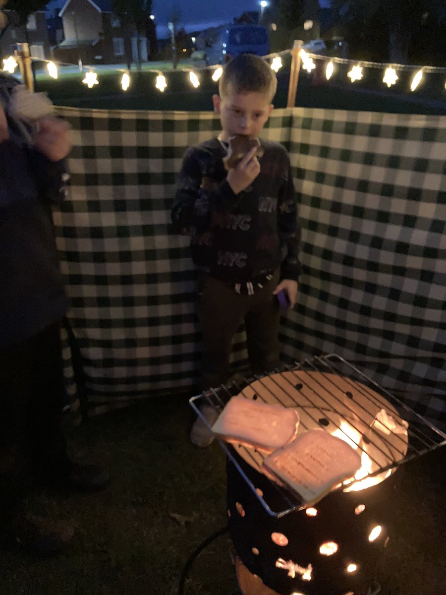 Play_Glos's tweet photo. Last night was our first dark play session in Bishops Cleeve this winter, we welcomed fairy lights to cosey our base & the group enjoyed toast followed by glow stick games #darkplay #winterplay #lightgames #loveoutdoorplay #resilience https://t.co/DBEuKXV8U2