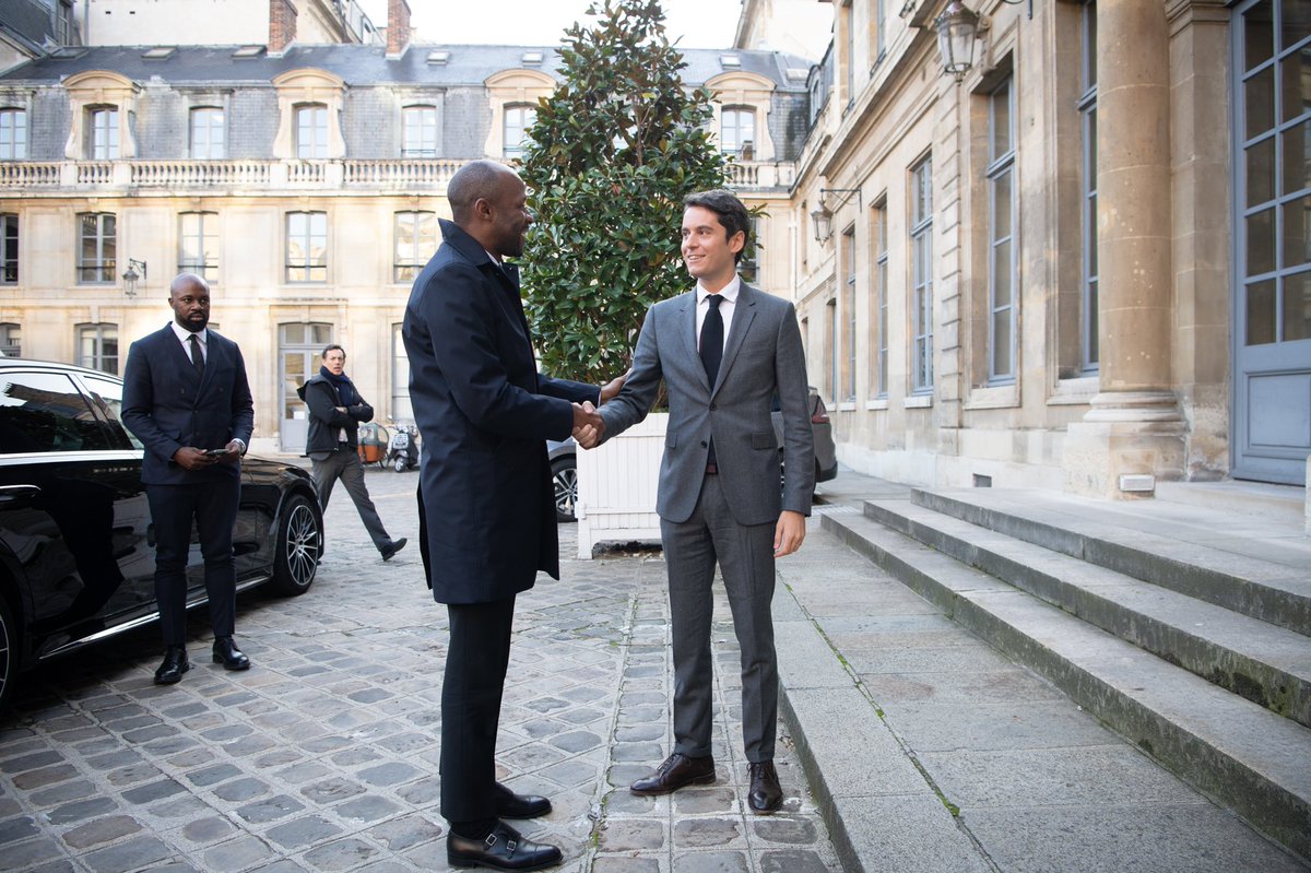 PatrickMuyaya's tweet photo. #RDC : Porter la parole du Gouvernement, informer à temps, répondre aux questions de manière transparente, écrire une nouvelle histoire entre la France et l’Afrique. Partage d’expérience et discussions conviviales avec mon homologue français @GabrielAttal #ChangementDeNarratif https://t.co/khOEcD2arq
