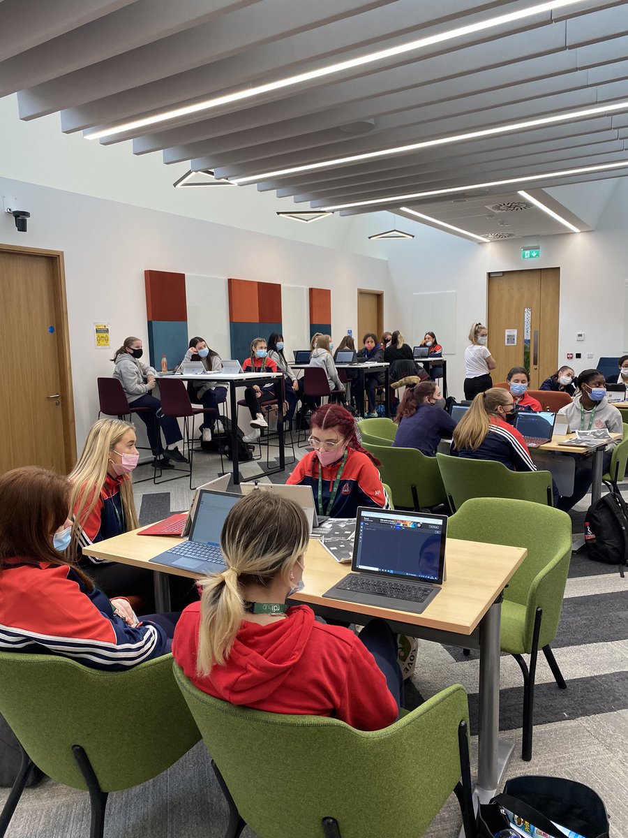 sineadin's tweet image. Working hard @StVincentsCork @RDIhubIreland @MS_eduIRL @msajolliffe @STEMPInc #girlsandSTEM #FUTUREisCODE