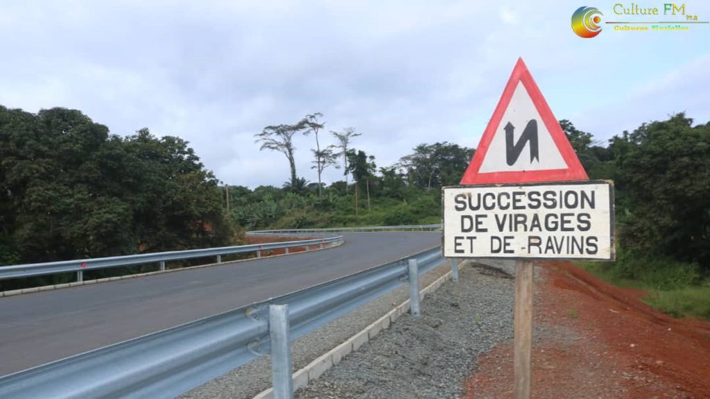 RadioCultureFm's tweet photo. #Infrastructures #Routières #Sécurité #Lolodorf #Mvengue 

Le tronçon Lolodorf-Mvengue de la route Yaoundé-Kribi est déjà ouvert à la circulation mais invite à beaucoup de prudence.

Suivez-nous sur @RadioCultureFm https://t.co/z7mU2DlqSi
