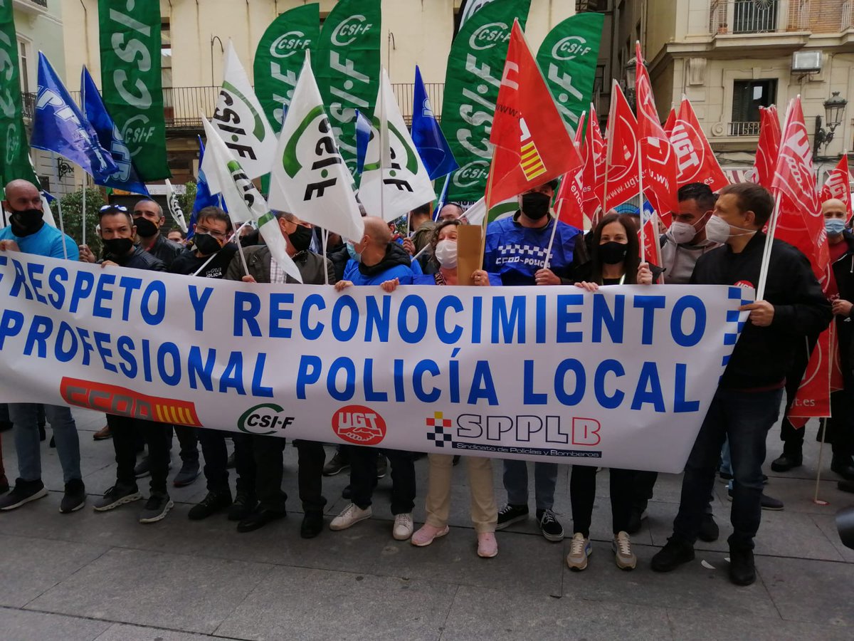 UGT_SP_PV's tweet photo. Policía Local: Queremos respeto y reconocimiento profesional. #UGT, #CCCOO, #CSIF y #SPPLB hemos realizado una ante el Palau de la Generalitat por el Respeto y Reconocimiento Profesional de la Policía Local. No cesaremos hasta que lo consigamos. https://t.co/7nGKMSdyRx