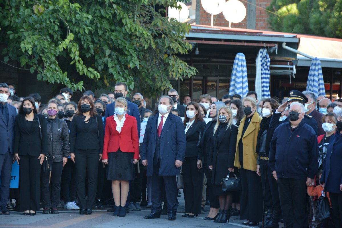 Cumhuriyetimizin kurucusu Büyük Önder Mustafa Kemal Atatürk'ün ölümünün 83. yılında ilçemizde anma töreni düzenlendi.10 Kasım Çarşamba günü Gaziemir Abdullah Arda Meydanı´nda Atatürk Anıtı'na Çelenk sunumu yapıldı.gaziemir.meb.gov.tr/www/10-kasim-a… <a href="/izmir_ilmem/">İzmir İl Milli Eğitim Müdürlüğü</a> <a href="/MucahitYentur/">Murat Mücahit Yentür</a> <a href="/AliMusaBina/">Ali Musa Bina🇹🇷</a>
