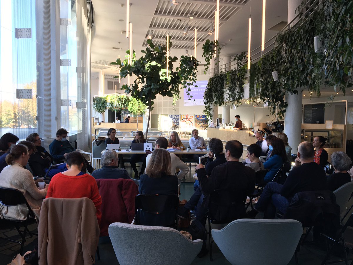 SVBretagne's tweet image. 2è partie des échanges artistiques : recomposition des groupes. Les règles : 1mn pour  présenter à ses pairs un spectacle en cours de diffusion ou en création, dir. par 1/des femme(s) ou par 1/des homme(s), en alternance… Journée pro #avisdetournées #égalitéFH #spectaclevivant