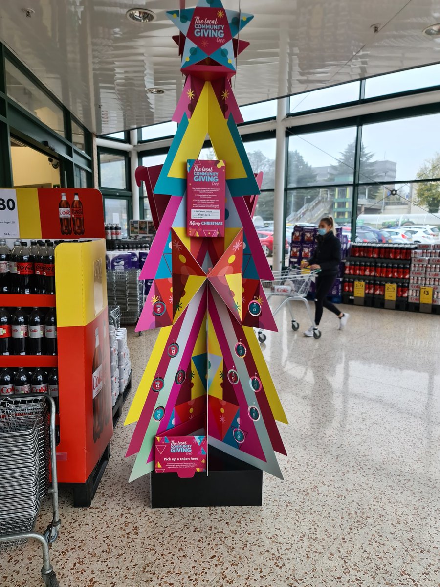 ajjohn26's tweet photo. Cwmbran Morrisons 💚
In the foyer you will see this cardboard Christmas🎄 This is a gifting tree for our local food bank Llantarnam Ward
Your help and generosity is outstanding and we thank you for your continued support 💚 #teamLlantarnam 
#Llantarnamward
#morrisonscwmbran
Amy x https://t.co/8NOjapIj5m