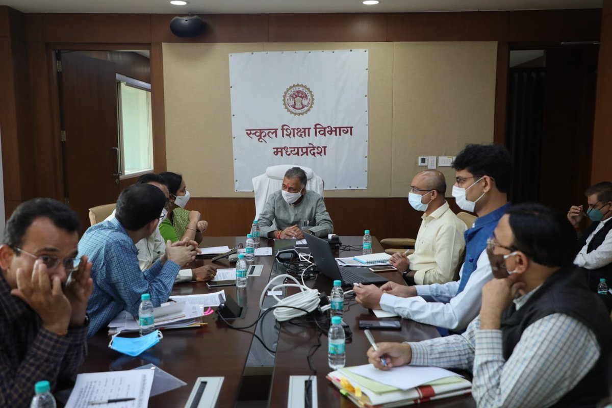 स्कूल शिक्षा (स्वतंत्र प्रभार) राज्य मंत्री श्री इंदर सिंह परमार मंत्रालय में स्कूल शिक्षा विभाग के कार्यों की समीक्षा कर रहे हैं।
#JansamparkMP