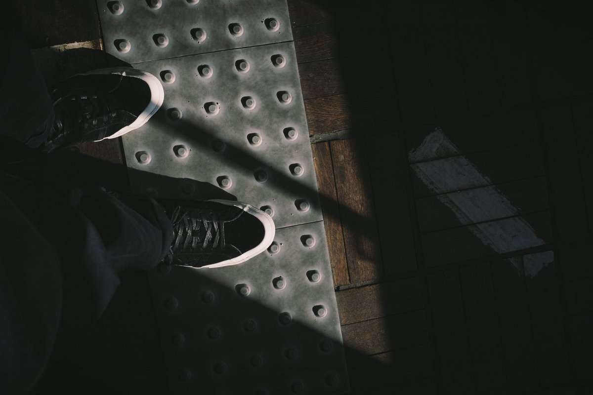 set_953's tweet photo. School corridor × Converse
お気に入りのCONVERSE 休みなると履いてます…😬👍
#schoolcorridor
#converse
#スナップ写真
#snapshot
#streetsnap
#写真好きな人と繋がりたい
#ファインダー越しの私の世界
#キリトリノセカイ
#x100v
#富士フイルム
#京都
#そうだ京都行こう https://t.co/ymfkOxsgHg