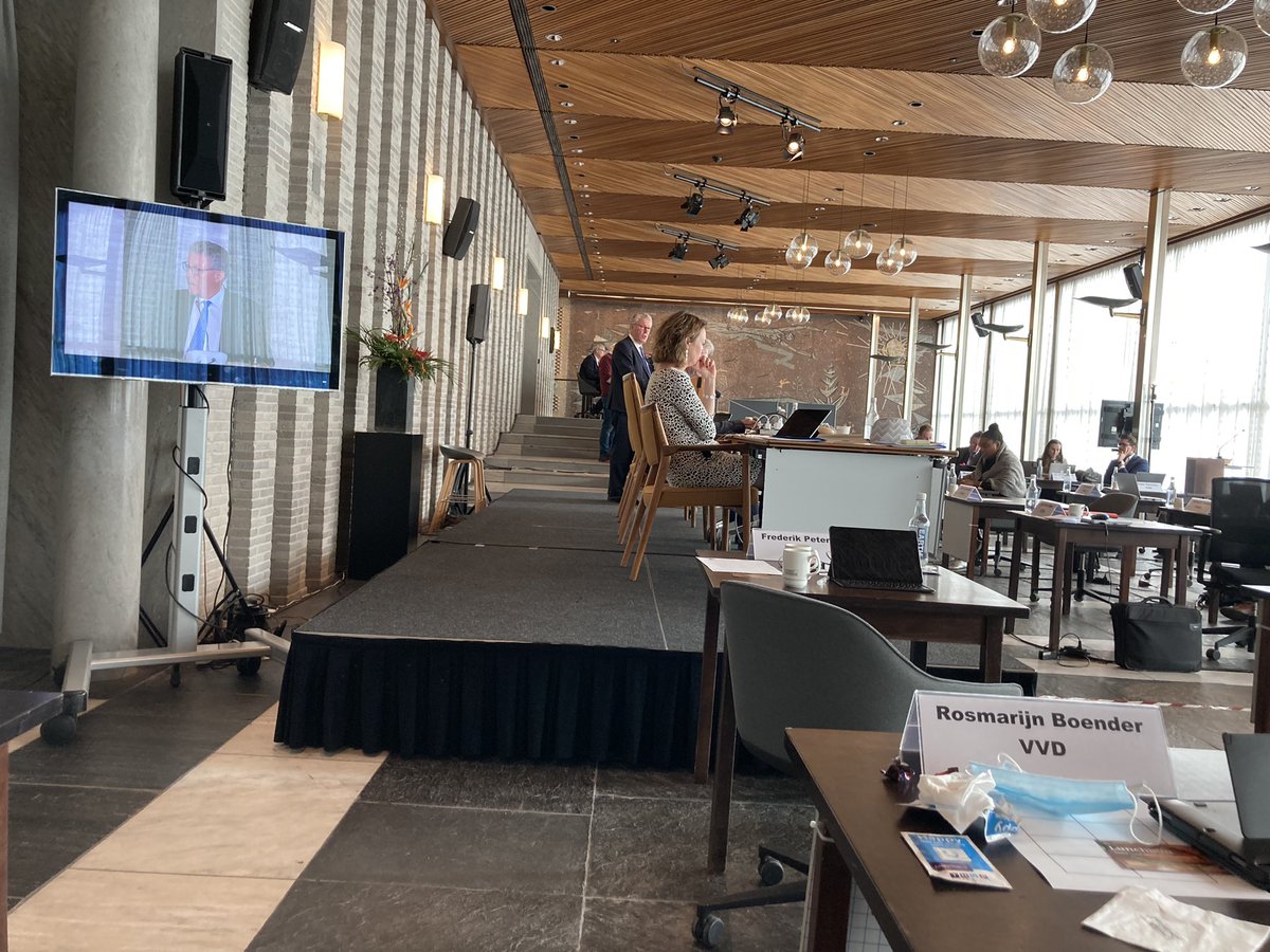 RosmarynBoender's tweet photo. Vandaag weer #Statendag @provgelderland @VVDGelderland op 1,5 m onderlinge #corona afstand, dus niet in onze Statenzaal: gedeputeerde @JanMarkink vol geagendeerd met reactie op Staten in kapitaalversterking Aliander (Gld aandeelhouder), Najaarsnota 2021 en Begroting 2022. https://t.co/iavrhu0BDI