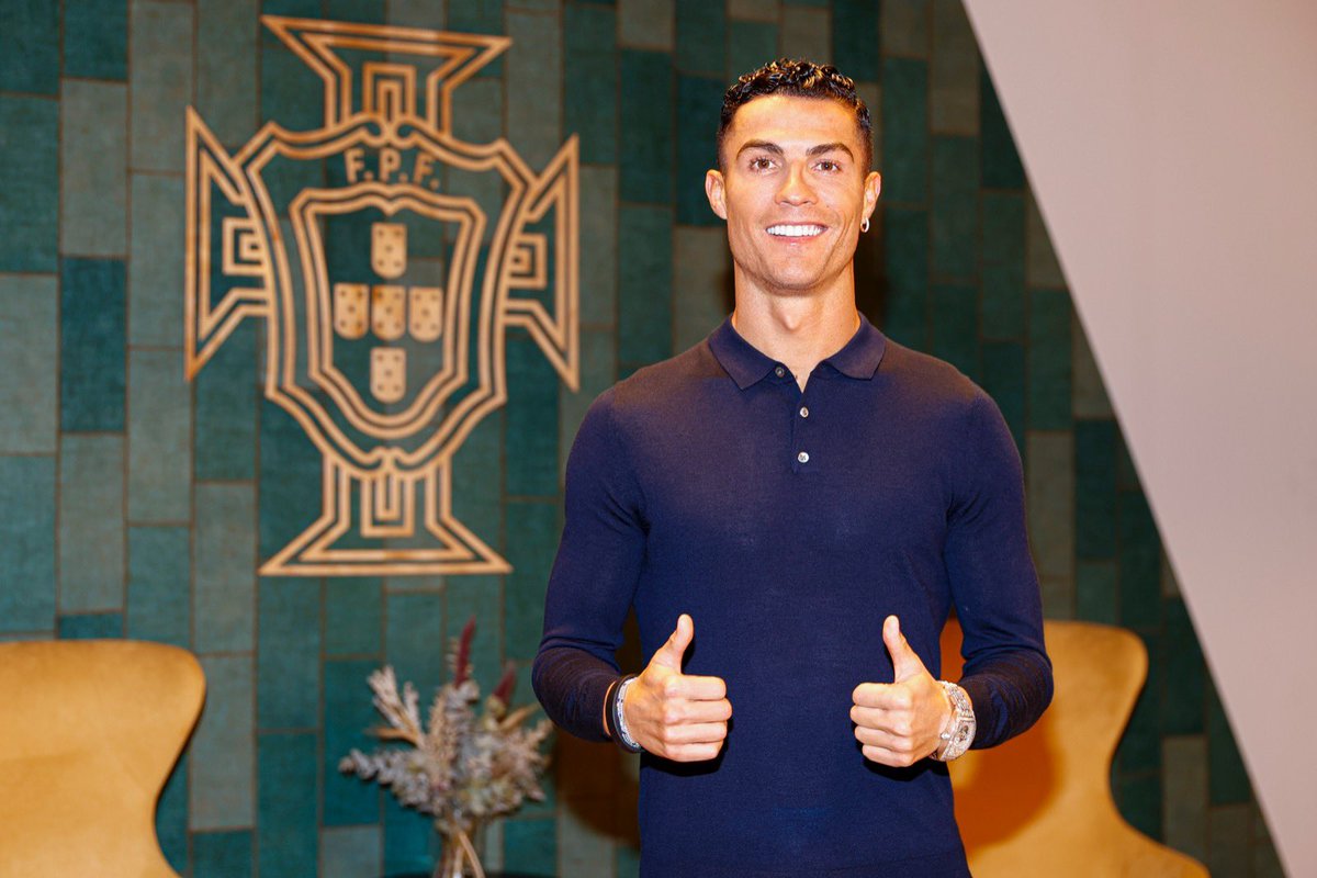 okhfcgc's tweet photo. Bom dia 🇵🇹 
É sempre uma felicidade extra quando estou de volta ao meu país! 🙏🏽 #cristiano #ronaldo #reels #cr7 #cristianoronaldo #portugal #uk https://t.co/xQtqGMsl5D