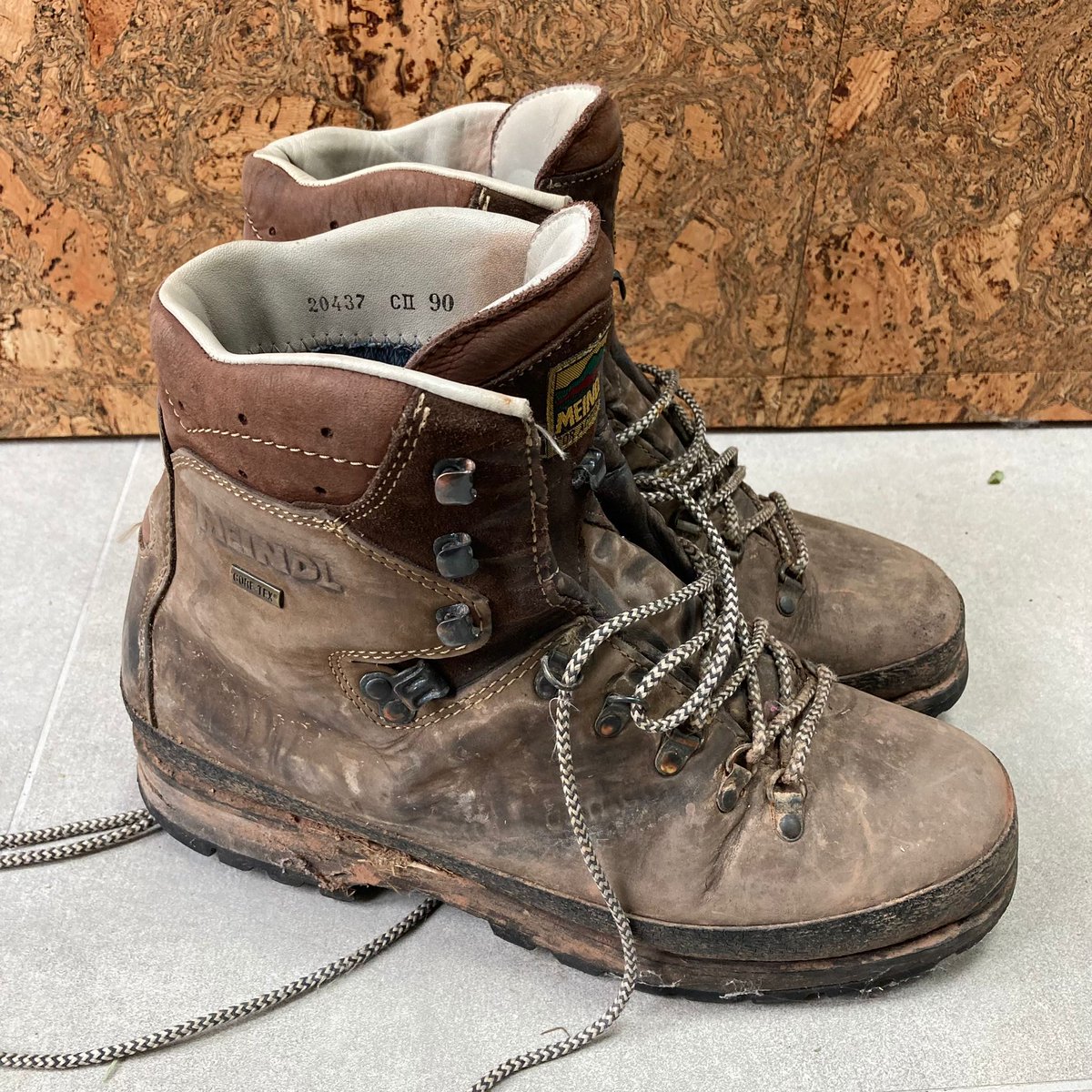 danstretch's tweet photo. @Meindlboots I have been given some Meindl boots but I'm not sure what model or size they are. the inner soles have '8-' on the underside. Can you please help me identify them and advise on how to look after/ restore the leather? https://t.co/xJGrggYG2B
