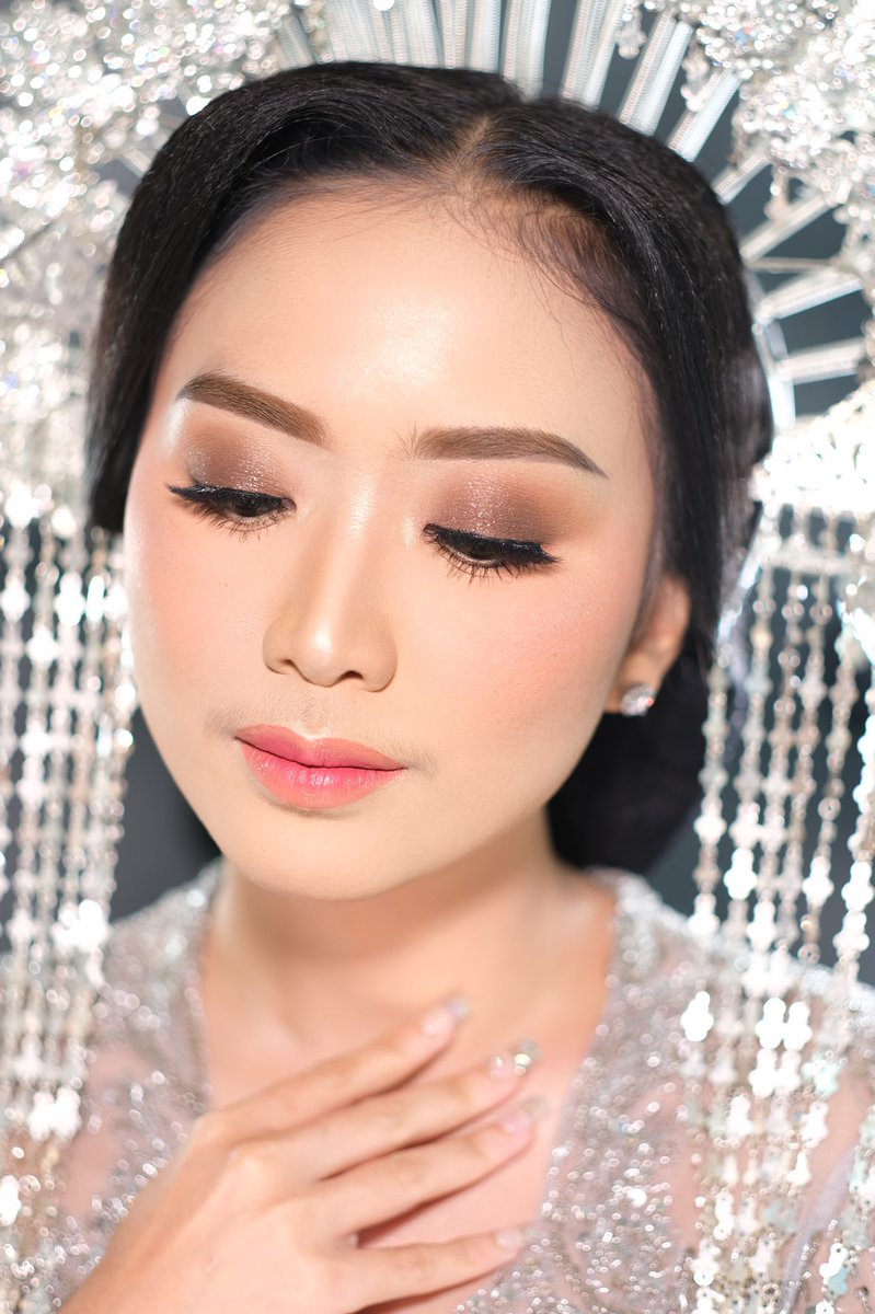 jihanfrdl's tweet photo. Flawless makeup for Akad
IG: jihanf.mua
#muajakarta #makeupwisuda #makeupwisudajakarta #makeupwisudamurah #makeupgraduation #makeupartistjakarta #muajakpus #muajaksel #makeuplamaran #makeupengagement #makeuptunangan https://t.co/PPnGg619S3