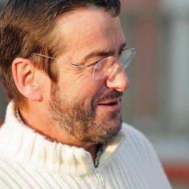 ClubColindres's tweet photo. Hoy nos despertamos con una triste noticia,la pérdida de Paco Micro,la voz del deporte. Desde el @ClubColindres queremos transmitir nuestro más sentido pésame a su familia. D . E . P. Paco https://t.co/7TO9G0rcjH