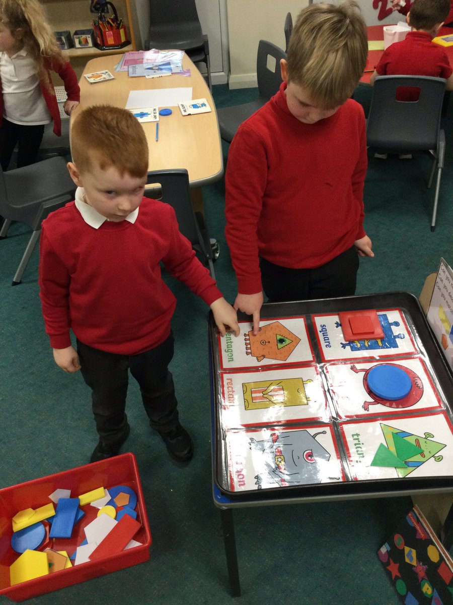WMPrimaryF2's tweet image. Shape time. F2 are learning lots of facts about 2d shapes. #Vocabulary #SortingShapes #DescribingShapes