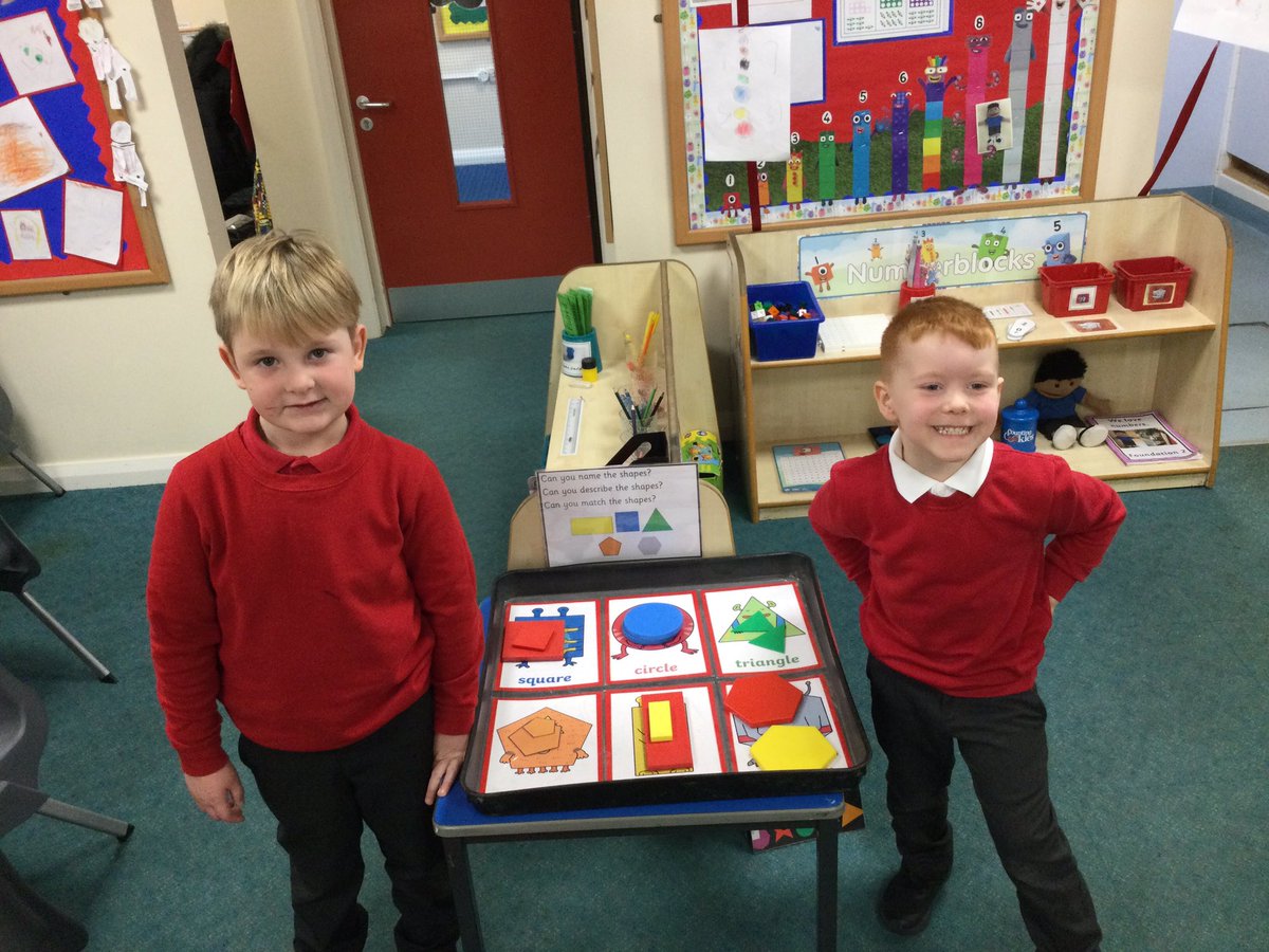 WMPrimaryF2's tweet image. Shape time. F2 are learning lots of facts about 2d shapes. #Vocabulary #SortingShapes #DescribingShapes