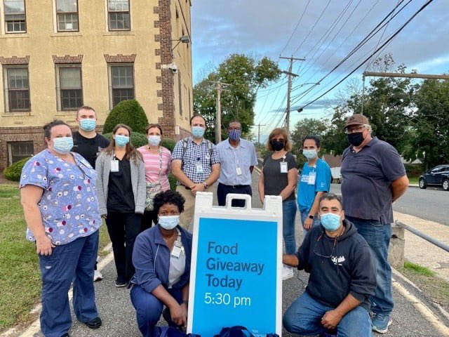 ghct_now's tweet photo. Tuesday, 11/16 @BPTHOSP will distribute free bags of food to those in need.  This takes place every 3rd Tuesday of the month at 5:30 PM at 200 Mill Hill Avenue (corner of Mill Hill &amp; Grant #bridgeport).  Bags contain produce, milk, eggs, yogurt &amp; bread.  While supplies last. https://t.co/QQxZ7O4wAj