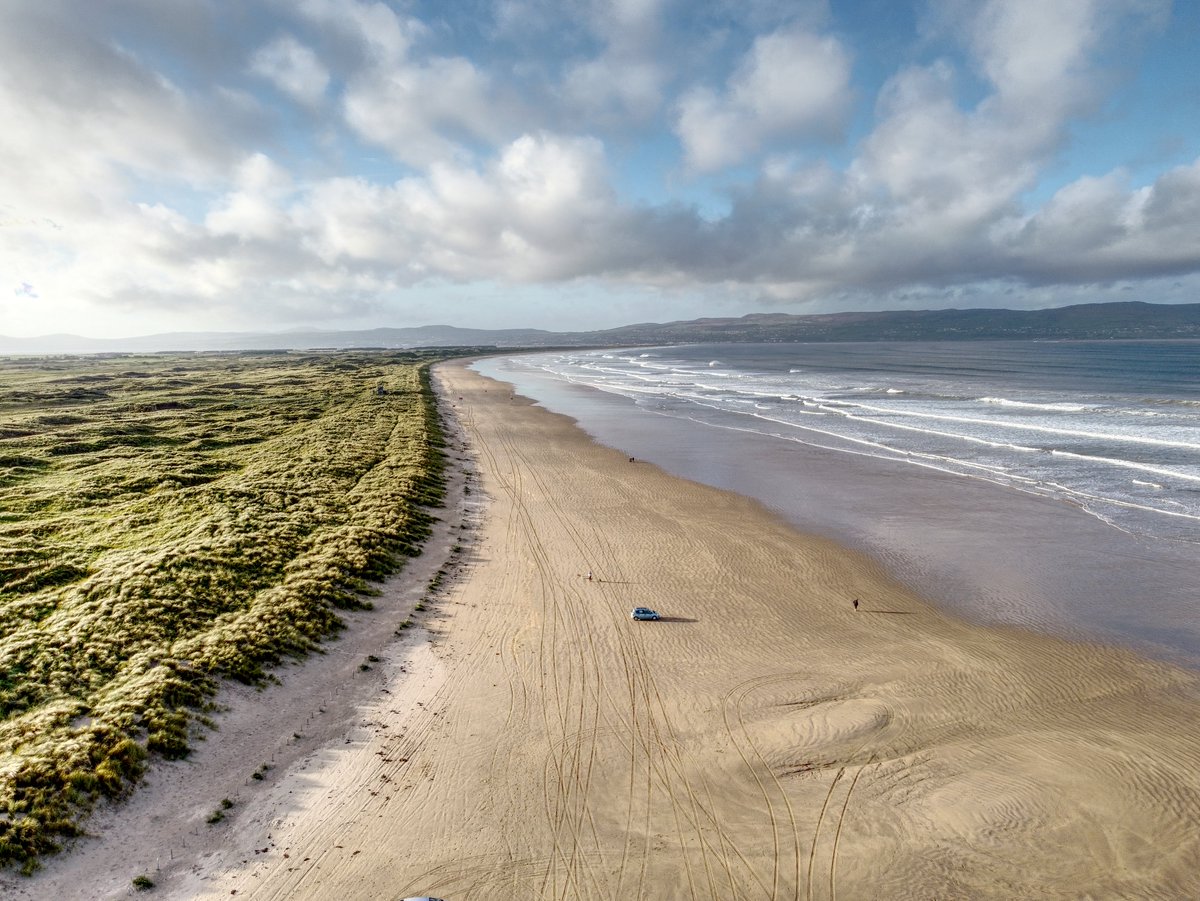 NorthAerial's tweet photo. A recent trip to Benone Strand, It was a rather breezy day. Both Pictures were taken within minutes of each other. #Benone #DronePhotography #BenoneStrand #EmbraceAGiantSpirit #Northernireland https://t.co/xEcelVP2q0